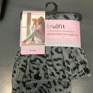 Trulfit women’s super soft jogger pant